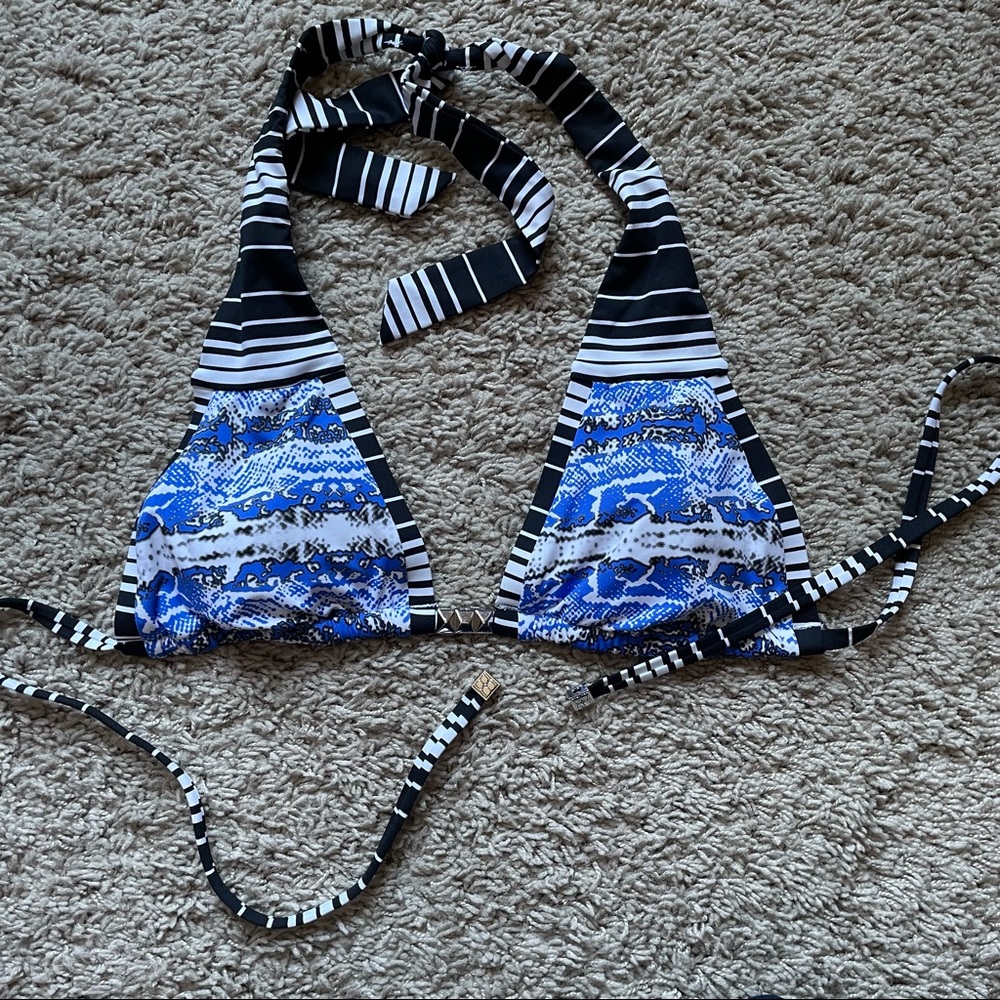 BCBGMaxAzria wide triangle Bikini Top